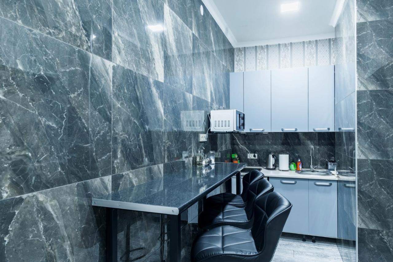 Mini Hotel Barvy Lvova On Horodotska St. エクステリア 写真