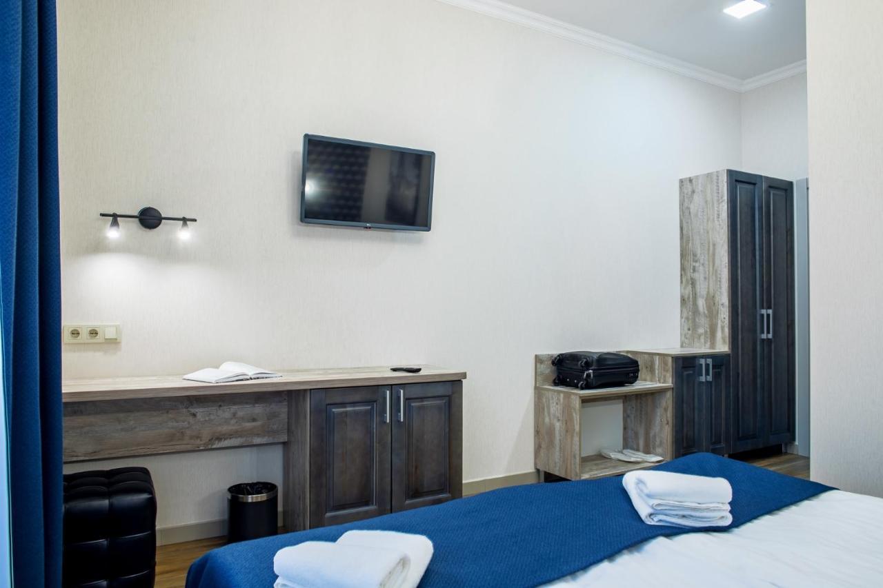 Mini Hotel Barvy Lvova On Horodotska St. エクステリア 写真