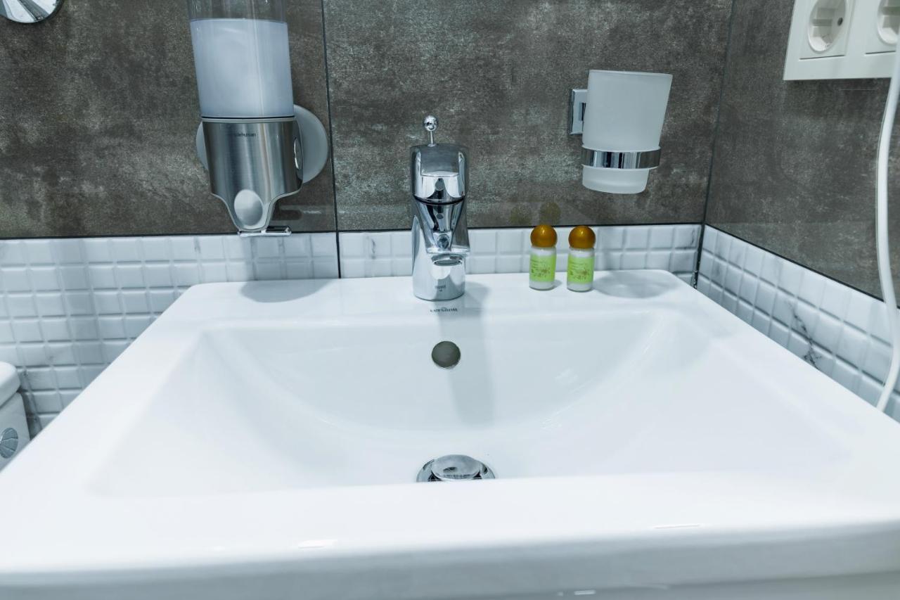 Mini Hotel Barvy Lvova On Horodotska St. エクステリア 写真