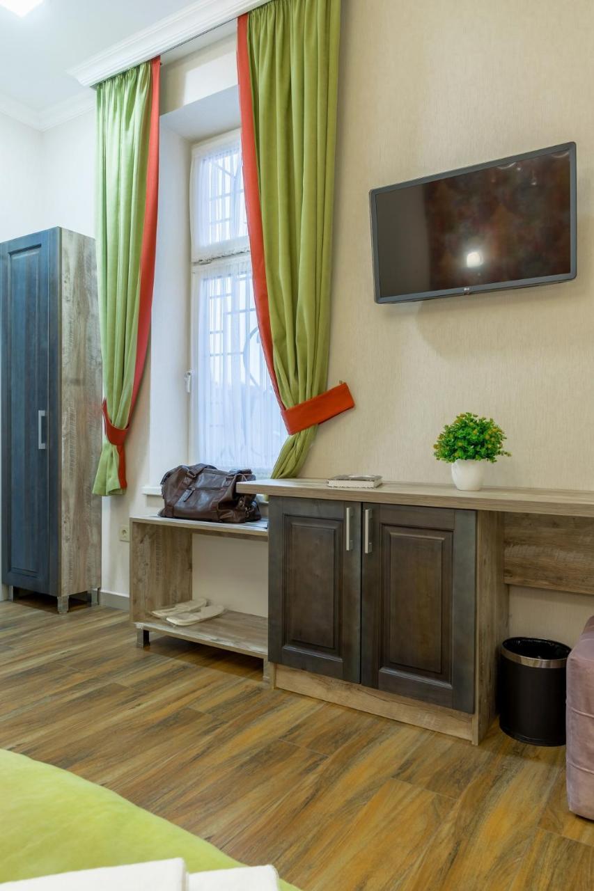 Mini Hotel Barvy Lvova On Horodotska St. エクステリア 写真
