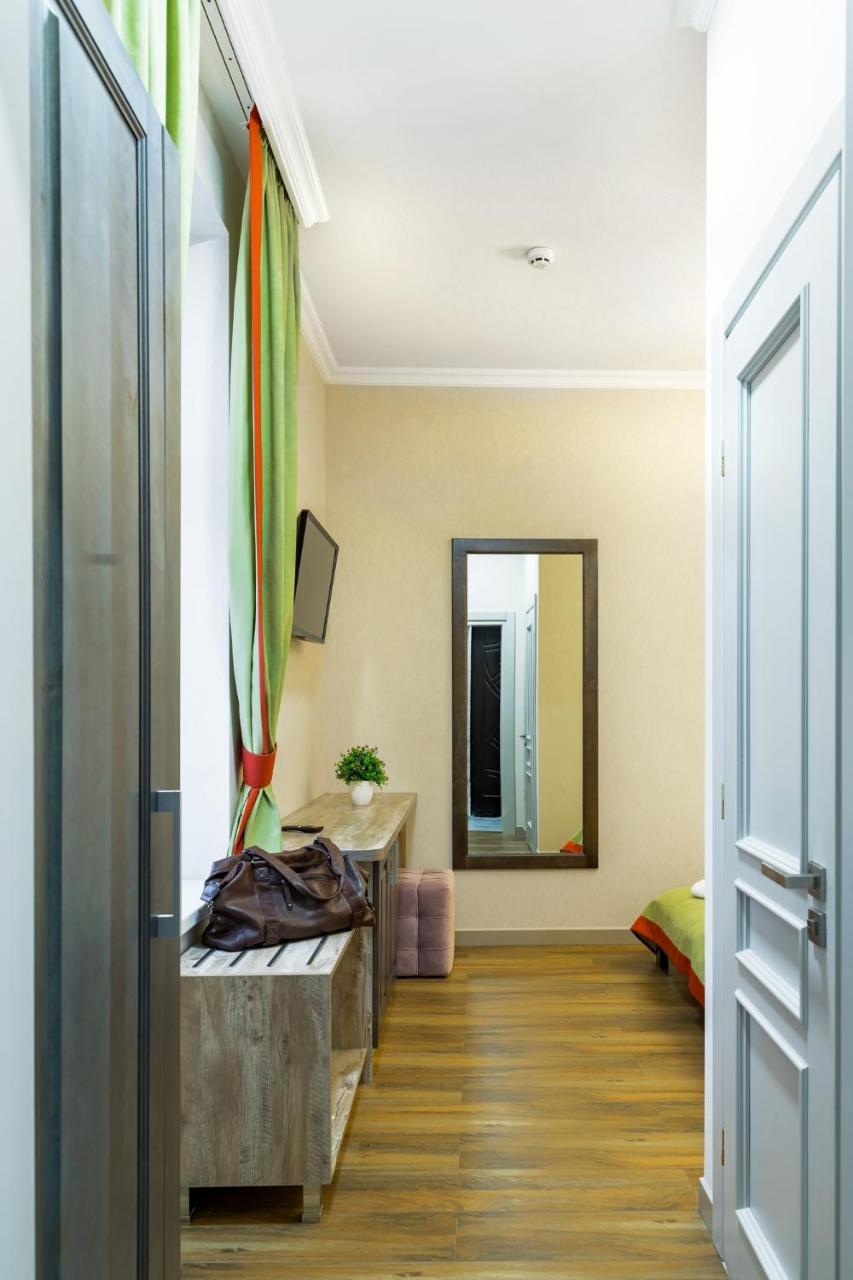 Mini Hotel Barvy Lvova On Horodotska St. エクステリア 写真